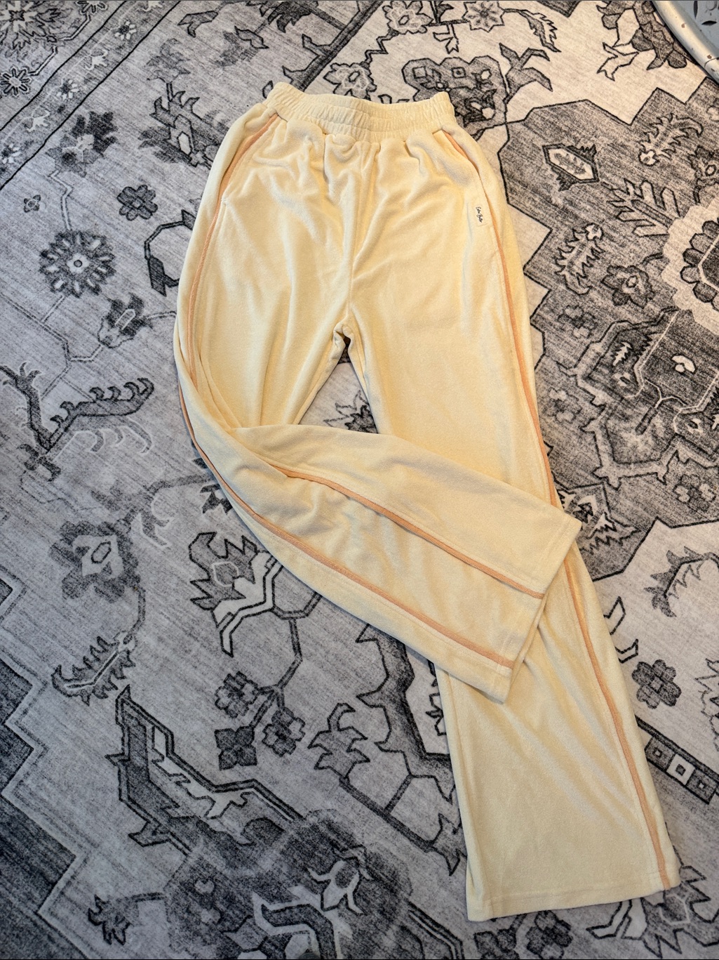 Soft Cozy Women's Extra Butter Ny Lounge Pants - Pale Yellow Nwot — image 2 of 4